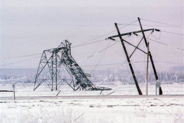 High-voltage overhead lines “crushed” by snow in icy conditions.jpg